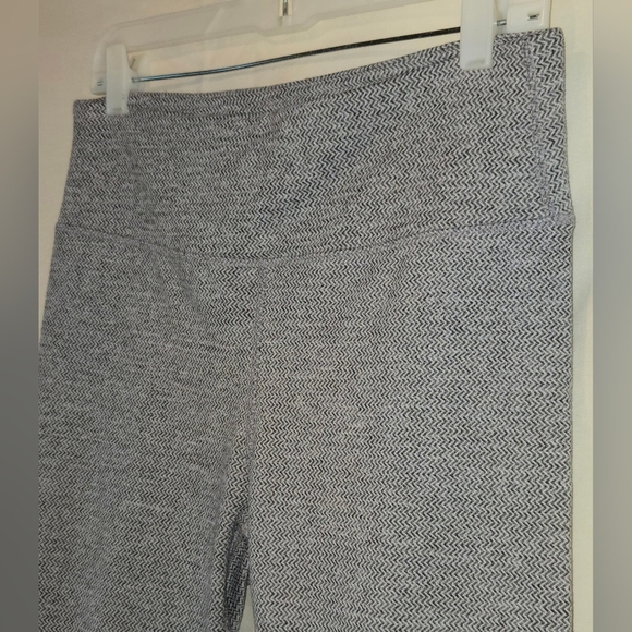 Kyodan Gray And White Chevron Pattern Yoga Leggings Size Large - Picture 5 of 5